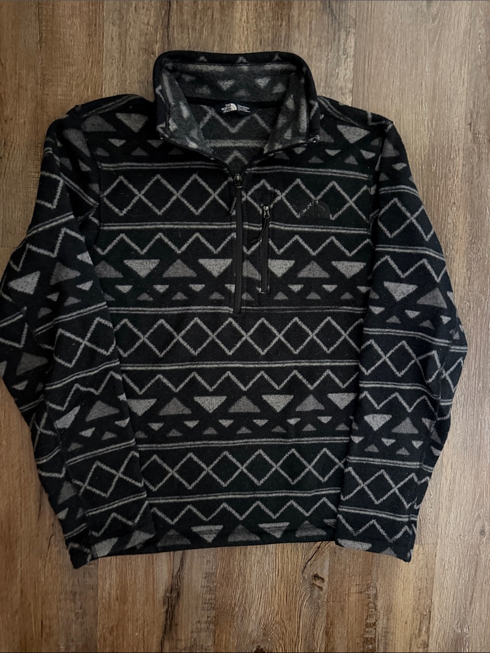 The North Face Men's Black & Gray Geometric Half-Zip Fleece size small